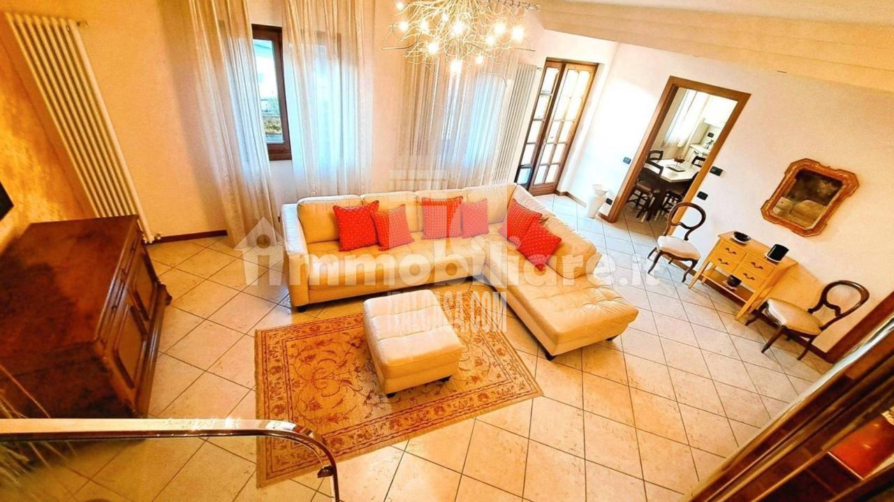 Appartamento in vendita a Scanzorosciate