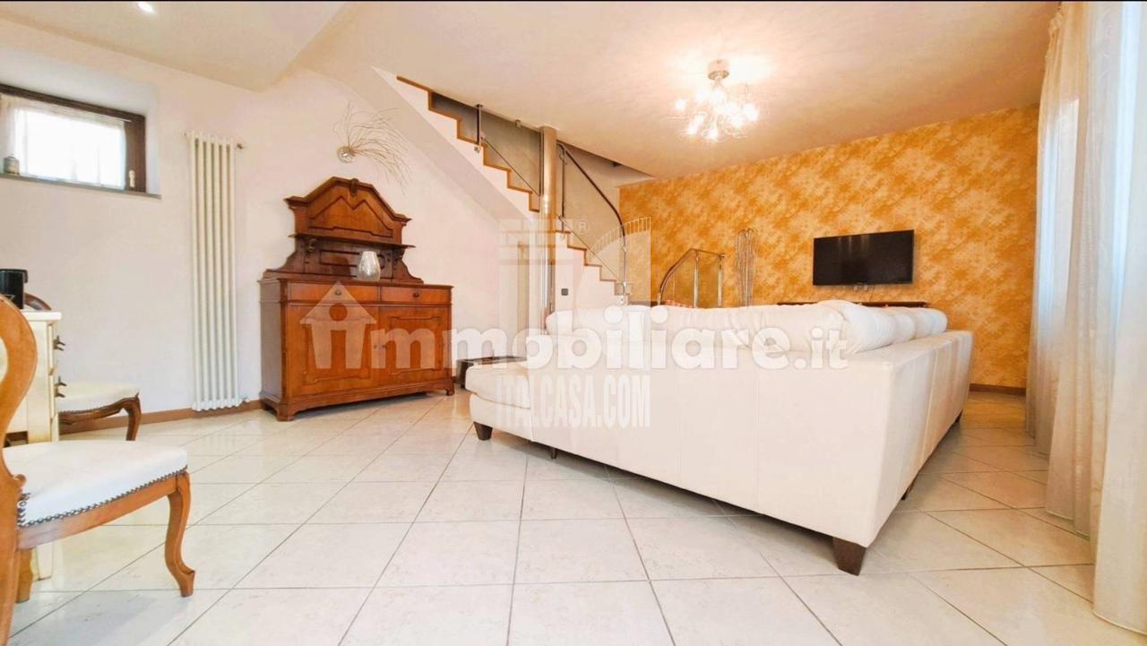 Appartamento in vendita a Scanzorosciate