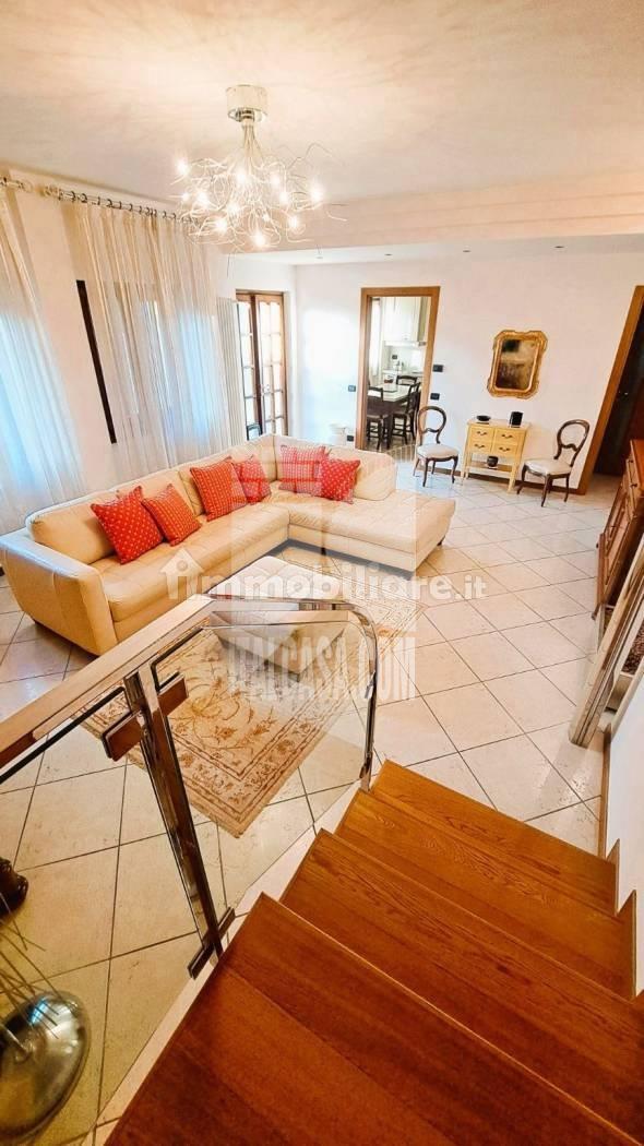 Appartamento in vendita a Scanzorosciate