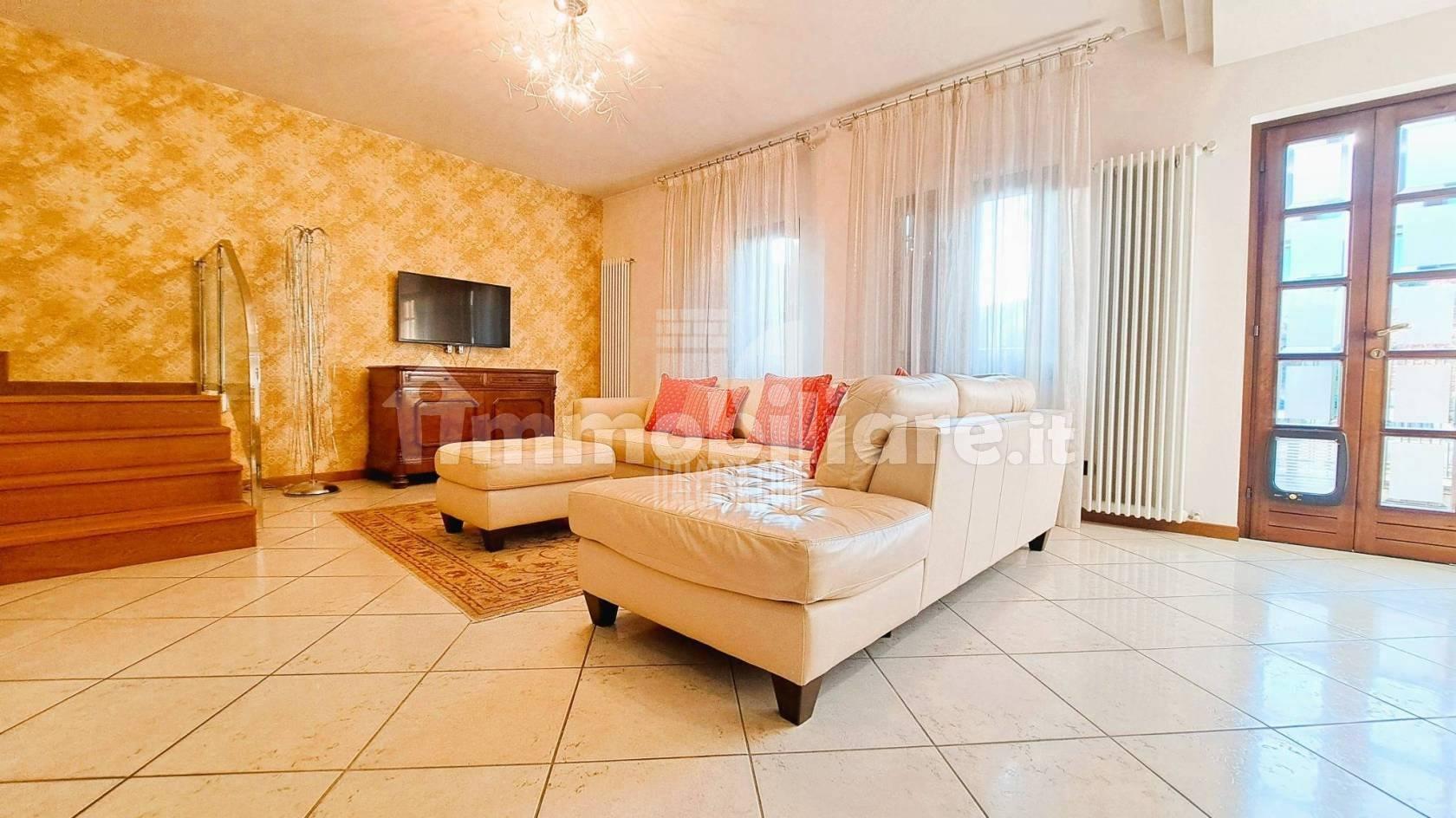 Appartamento in vendita a Scanzorosciate