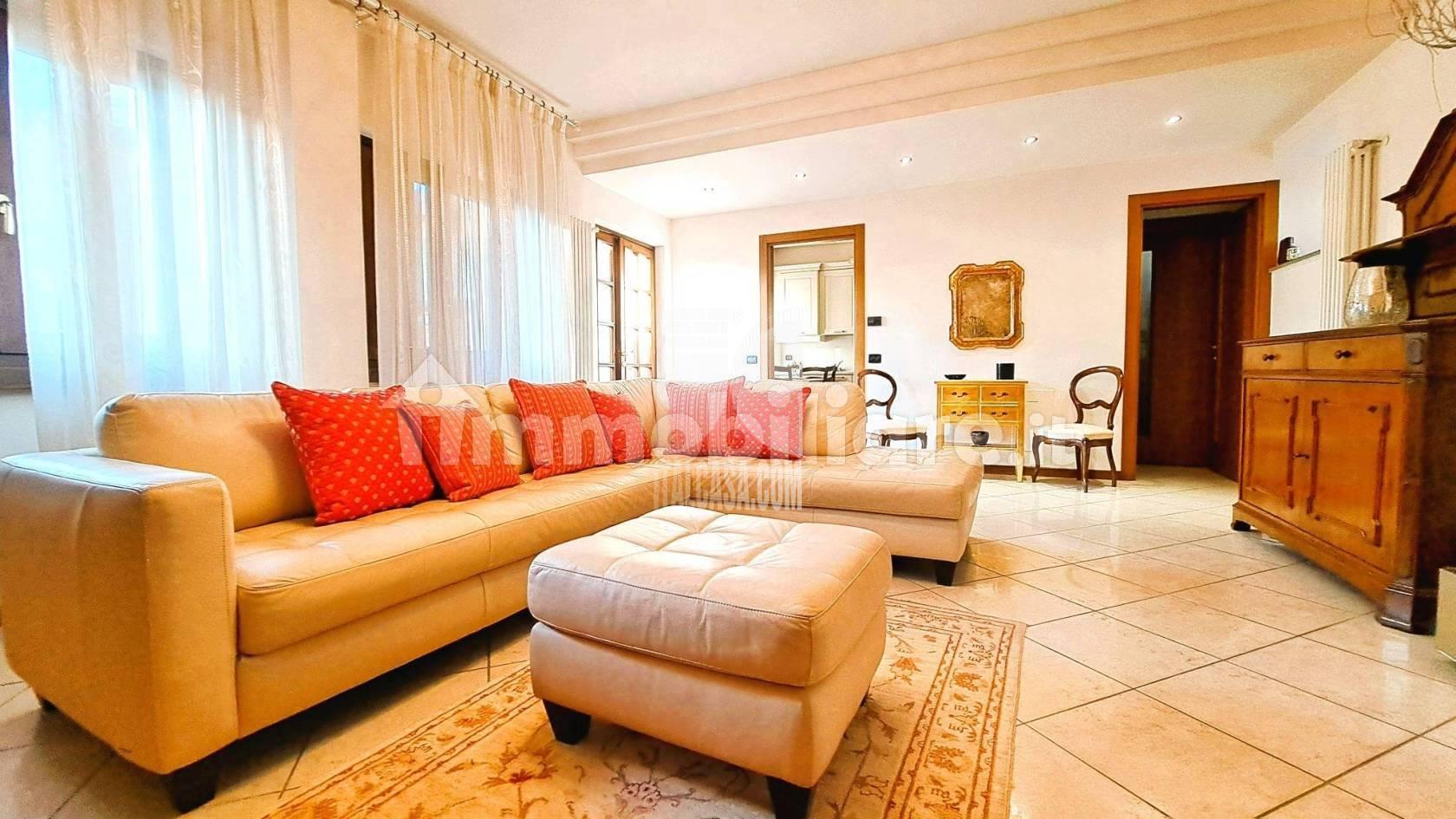 Appartamento in vendita a Scanzorosciate