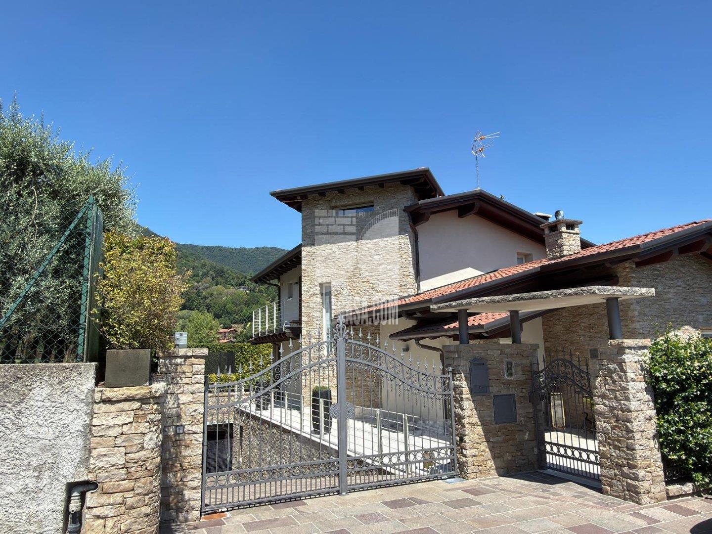 Villa Unifamiliare in vendita a Cenate Sopra