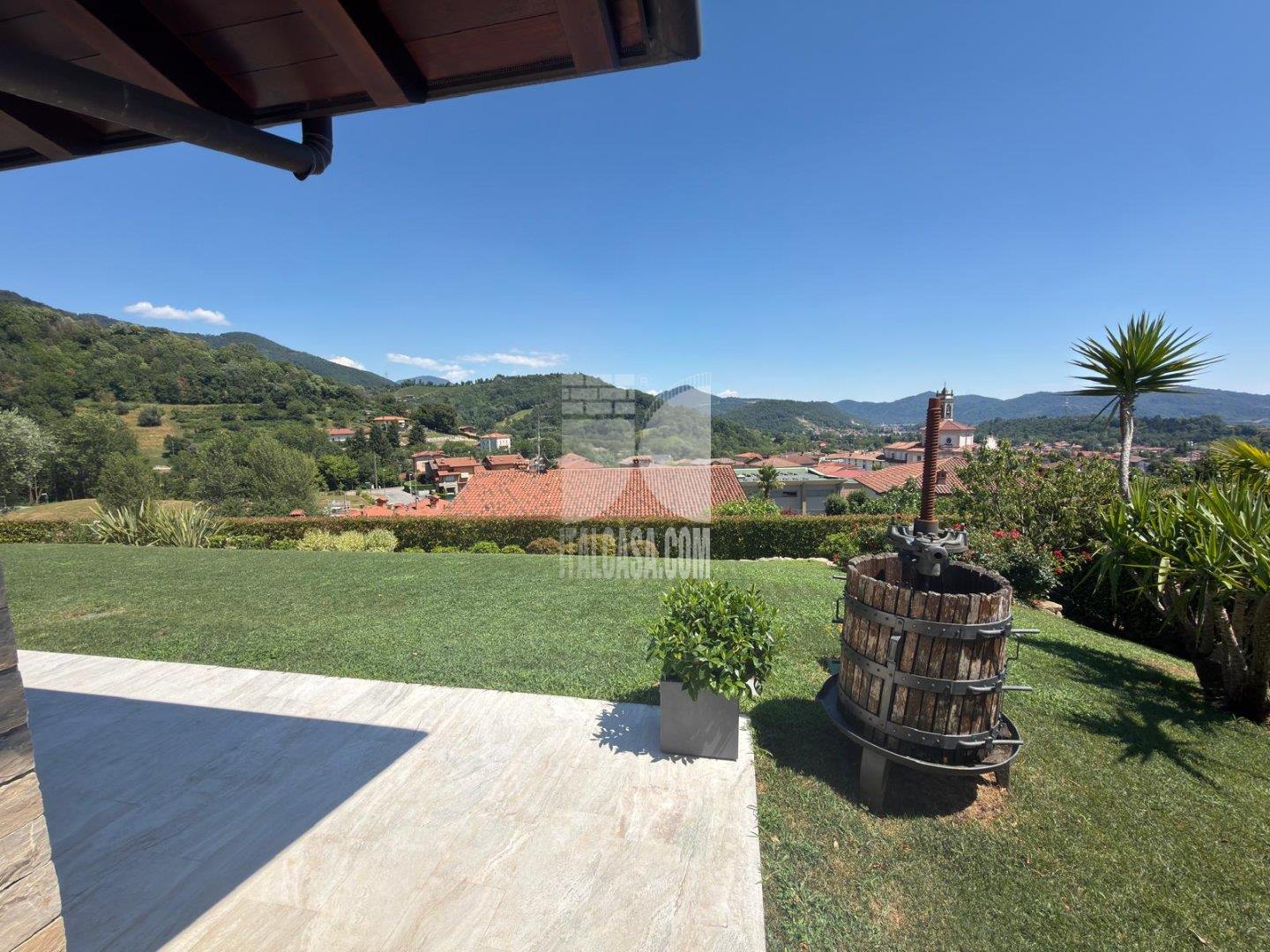 Villa Unifamiliare in vendita a Cenate Sopra