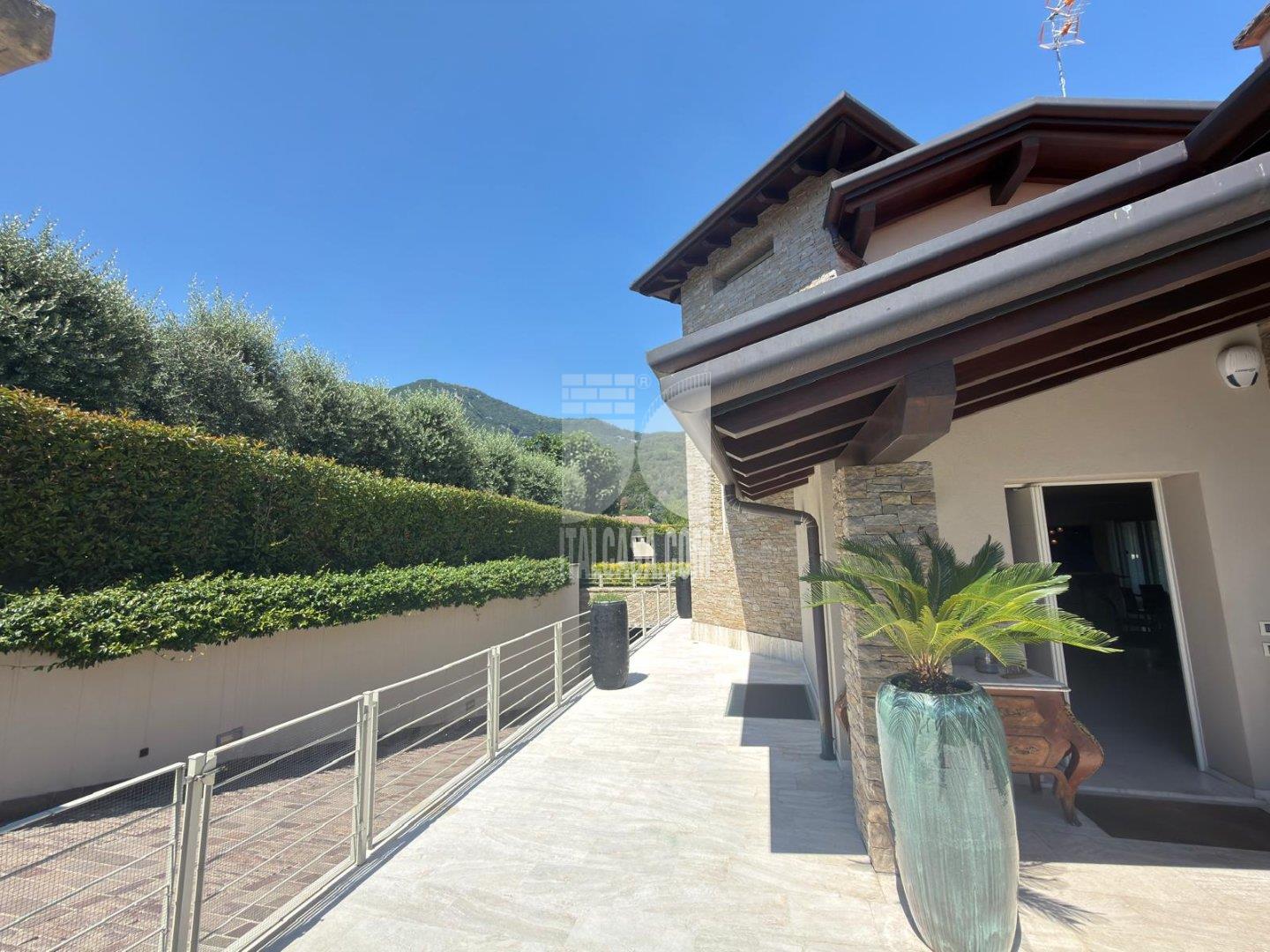 Villa Unifamiliare in vendita a Cenate Sopra