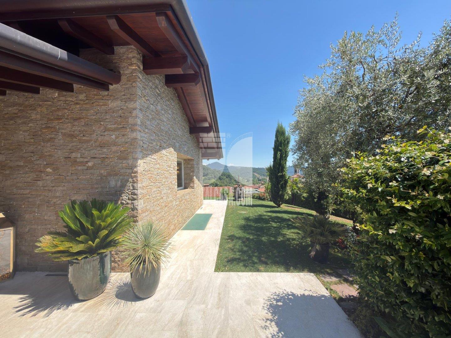 Villa Unifamiliare in vendita a Cenate Sopra
