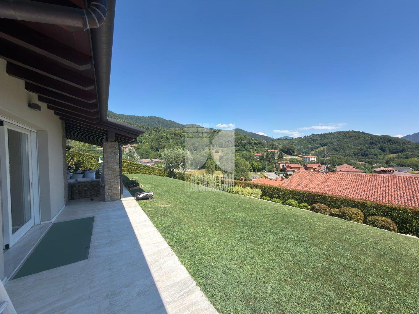 Villa Unifamiliare in vendita a Cenate Sopra