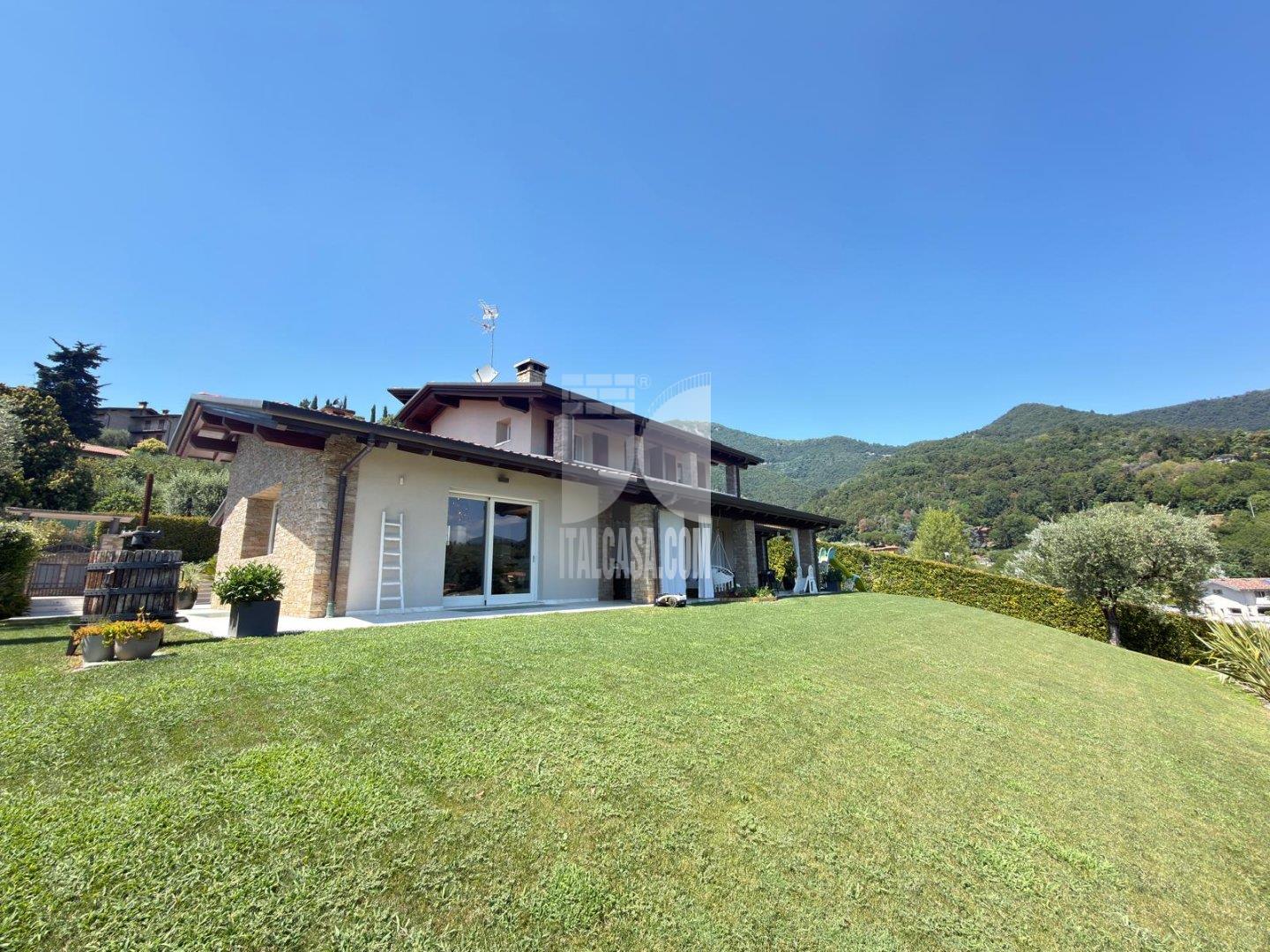 Villa Unifamiliare in vendita a Cenate Sopra