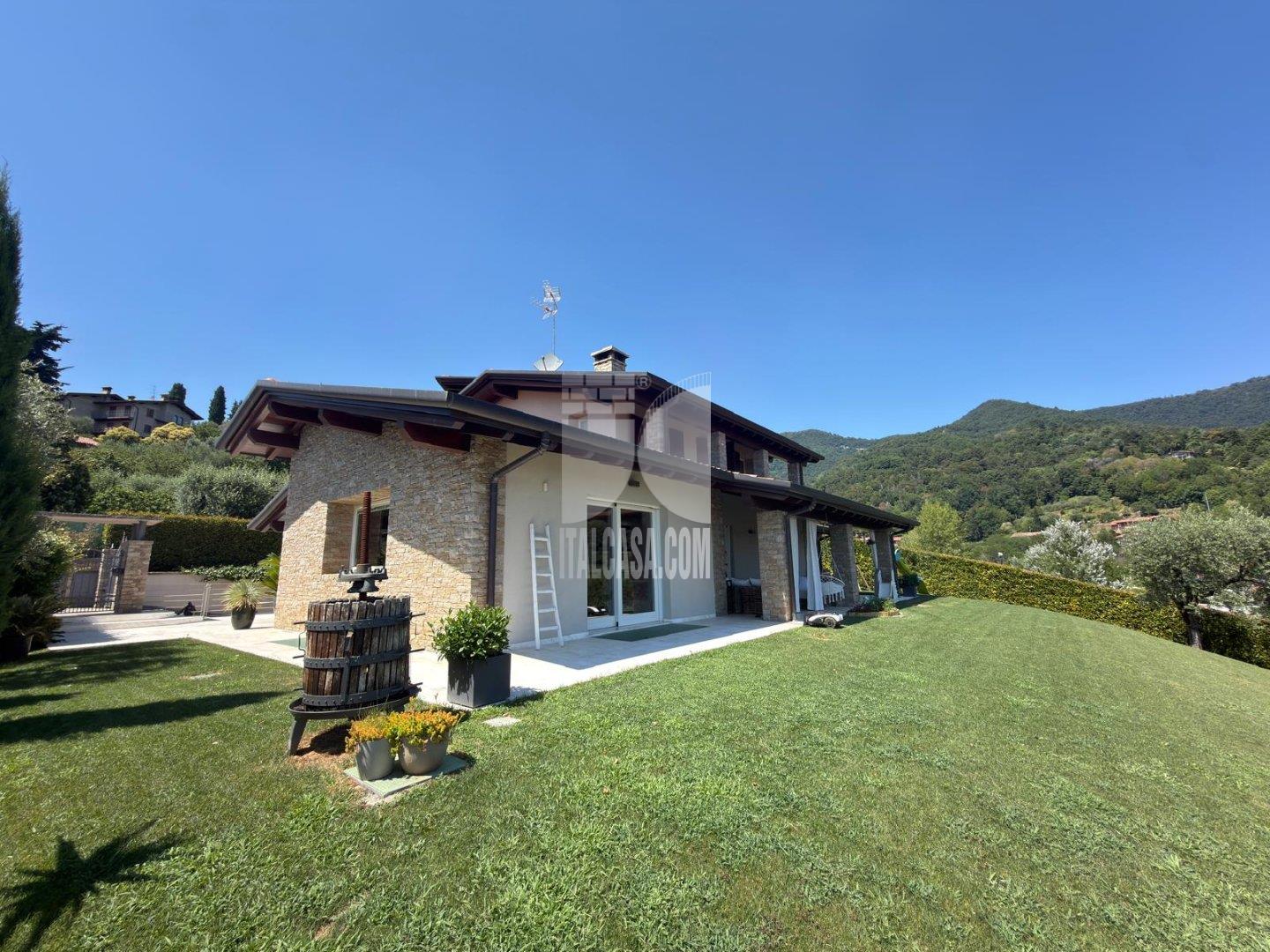 Villa Unifamiliare in vendita a Cenate Sopra