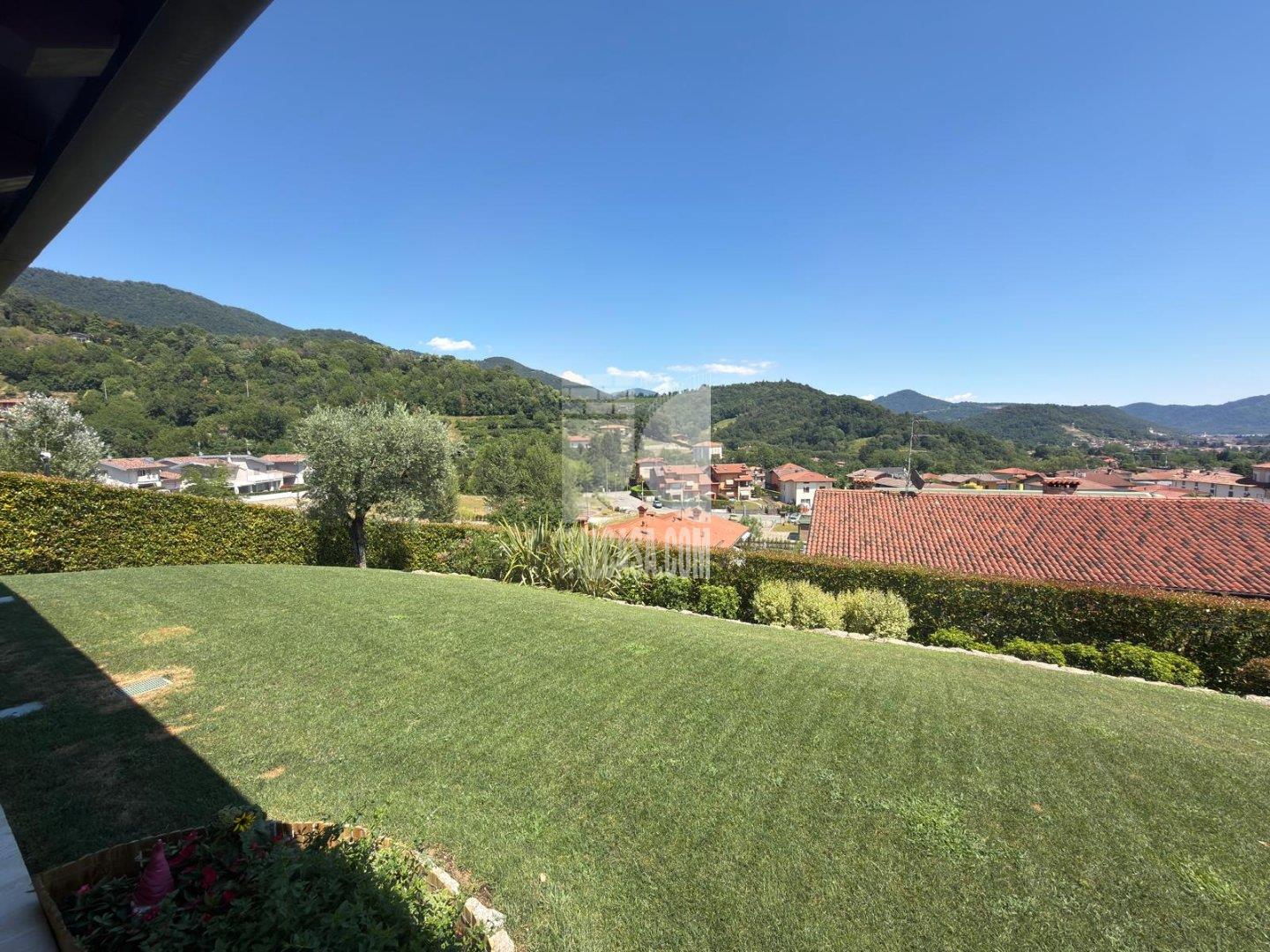 Villa Unifamiliare in vendita a Cenate Sopra