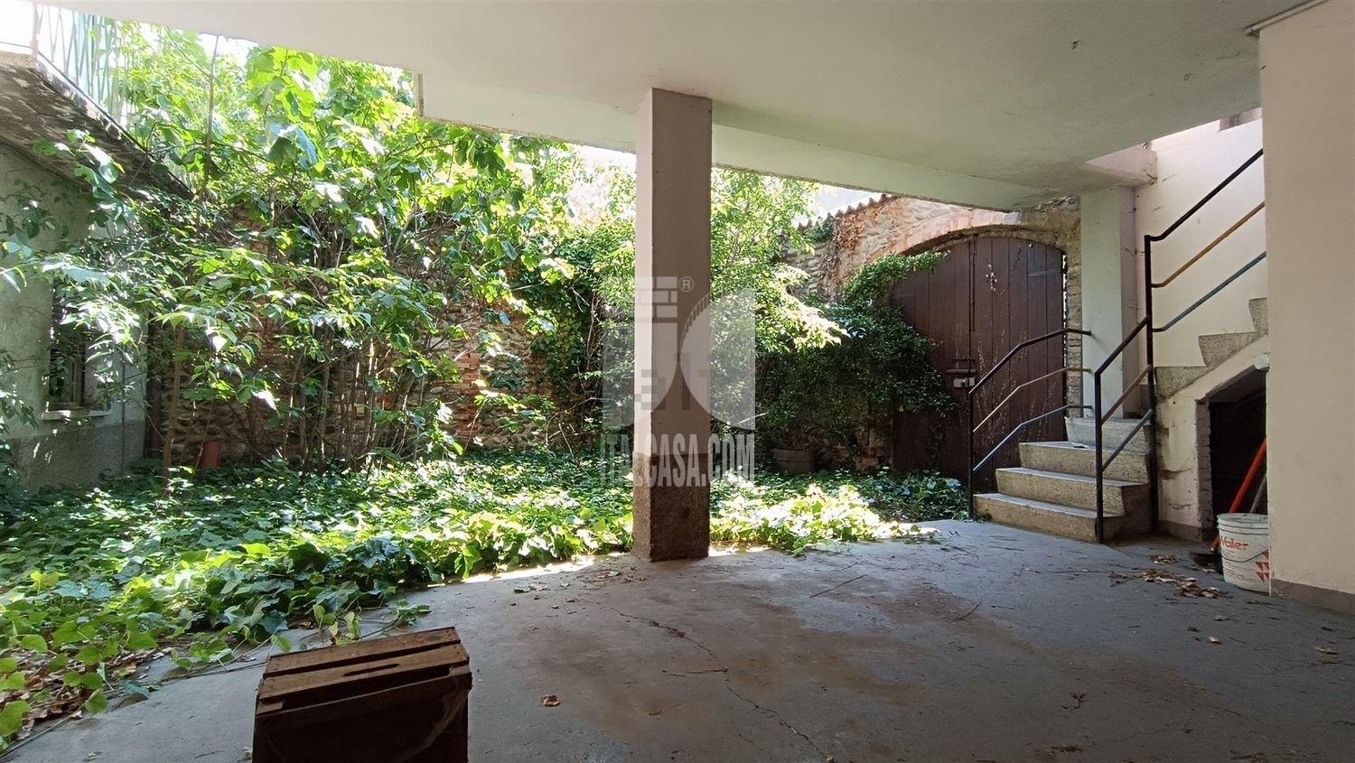Casa Plurifamiliare in vendita a Villa di Serio