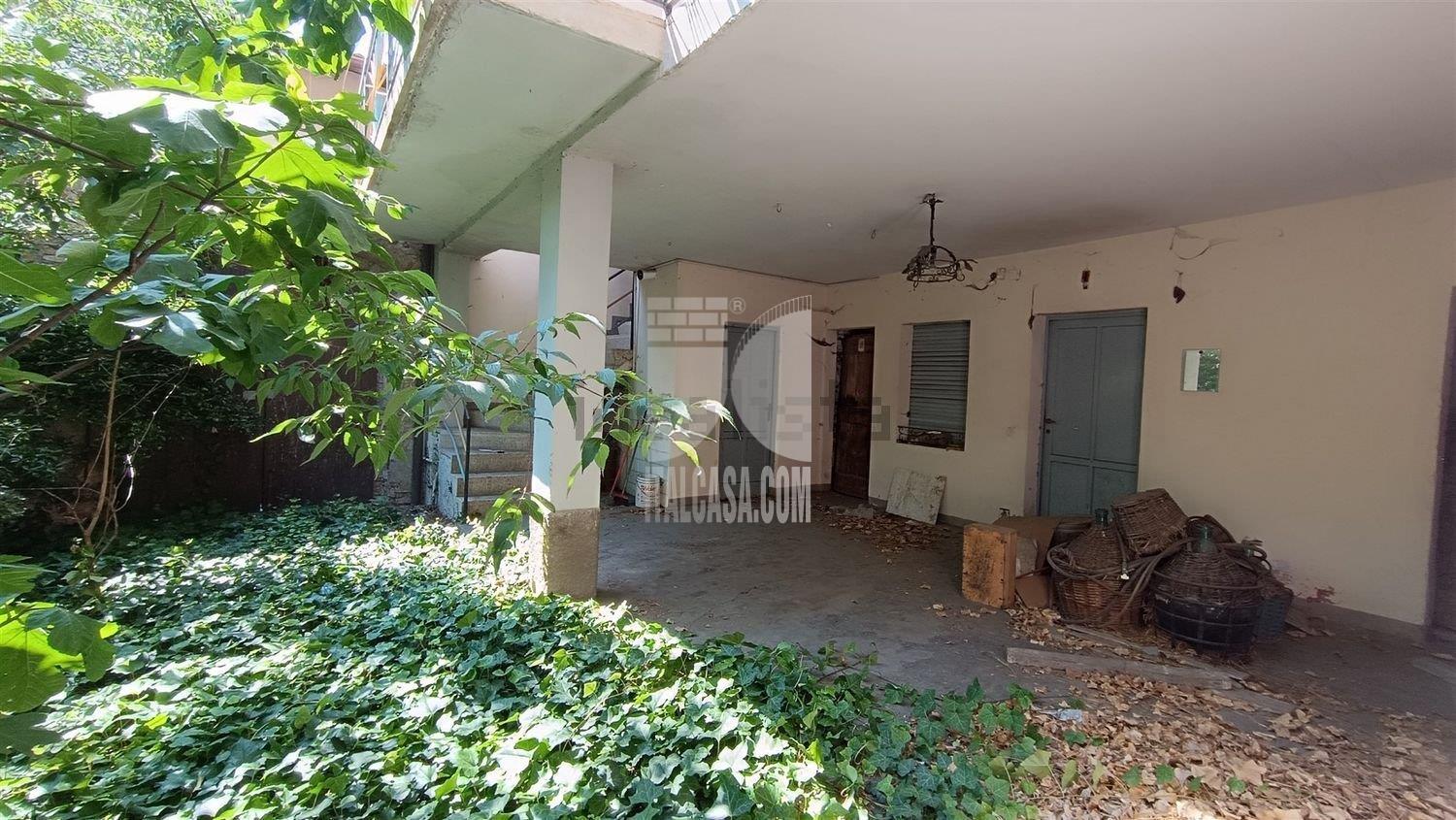 Casa Plurifamiliare in vendita a Villa di Serio