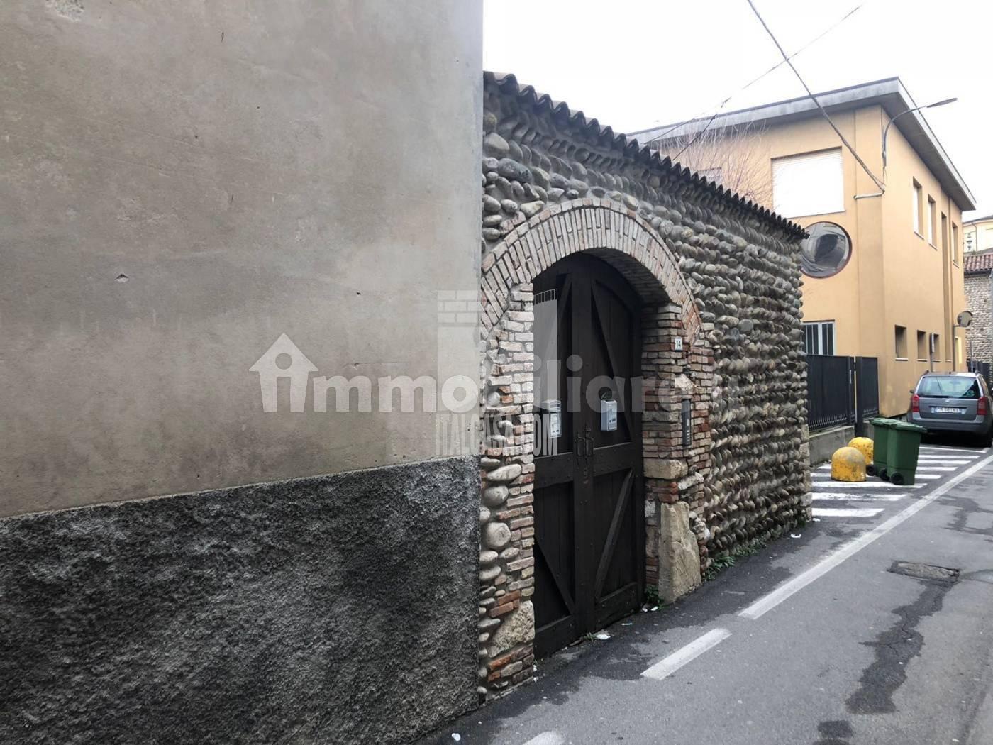 Casa Plurifamiliare in vendita a Villa di Serio