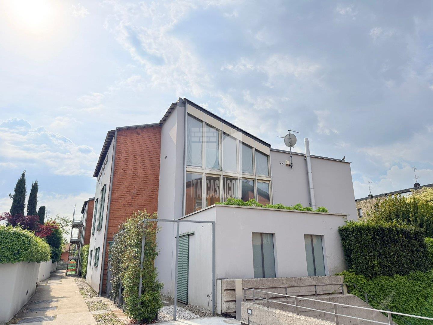 Villa Bifamiliare in vendita a Gorle