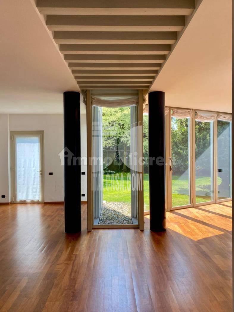 Villa Bifamiliare in vendita a Gorle