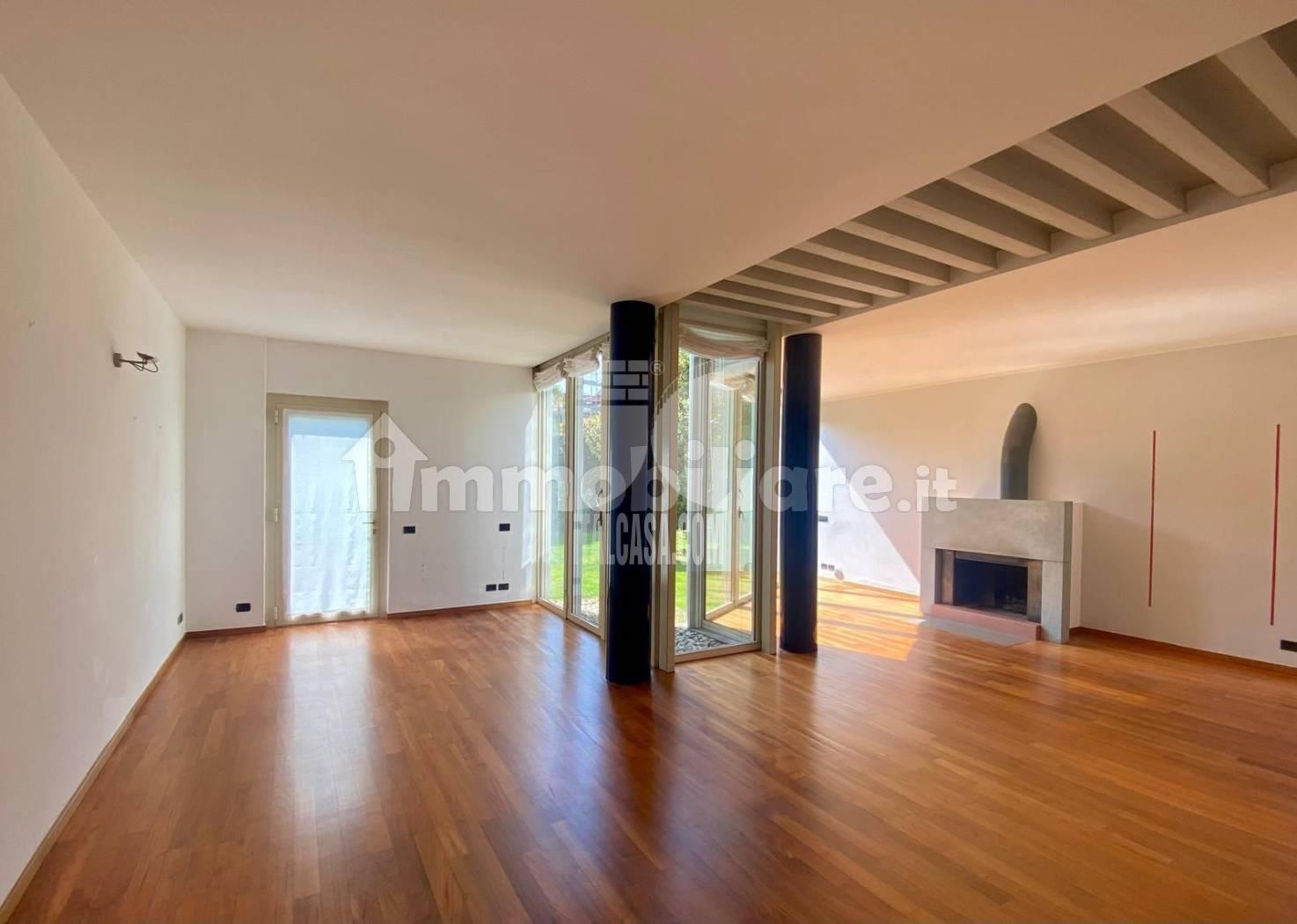 Villa Bifamiliare in vendita a Gorle