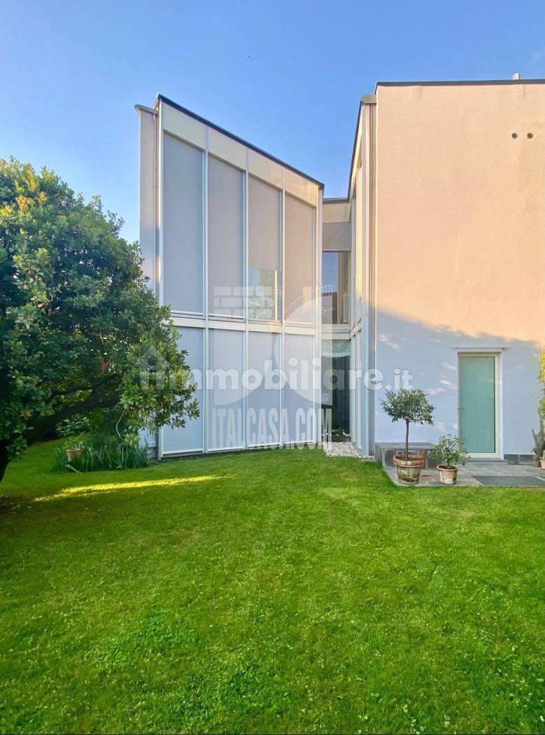 Villa Bifamiliare in vendita a Gorle