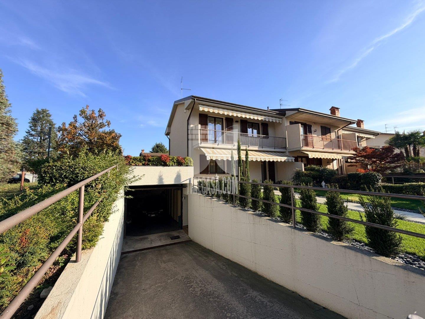 Villa a schiera di testa in vendita a Cenate Sotto