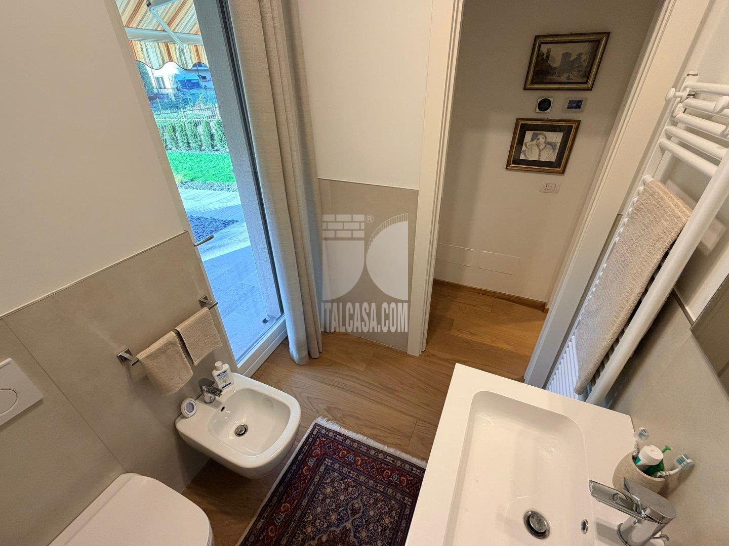 Villa a schiera di testa in vendita a Cenate Sotto