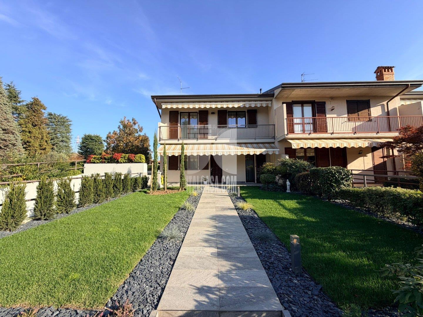 Villa a schiera di testa in vendita a Cenate Sotto