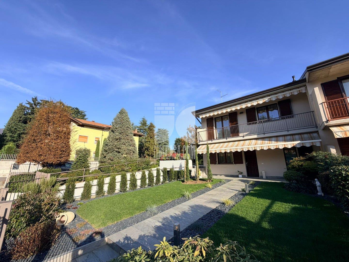 Villa a schiera di testa in vendita a Cenate Sotto