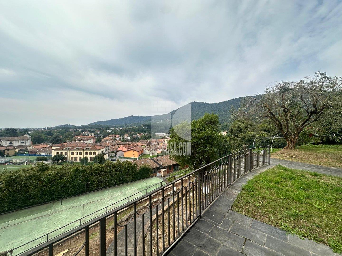 Villa Unifamiliare in vendita a Alzano Lombardo