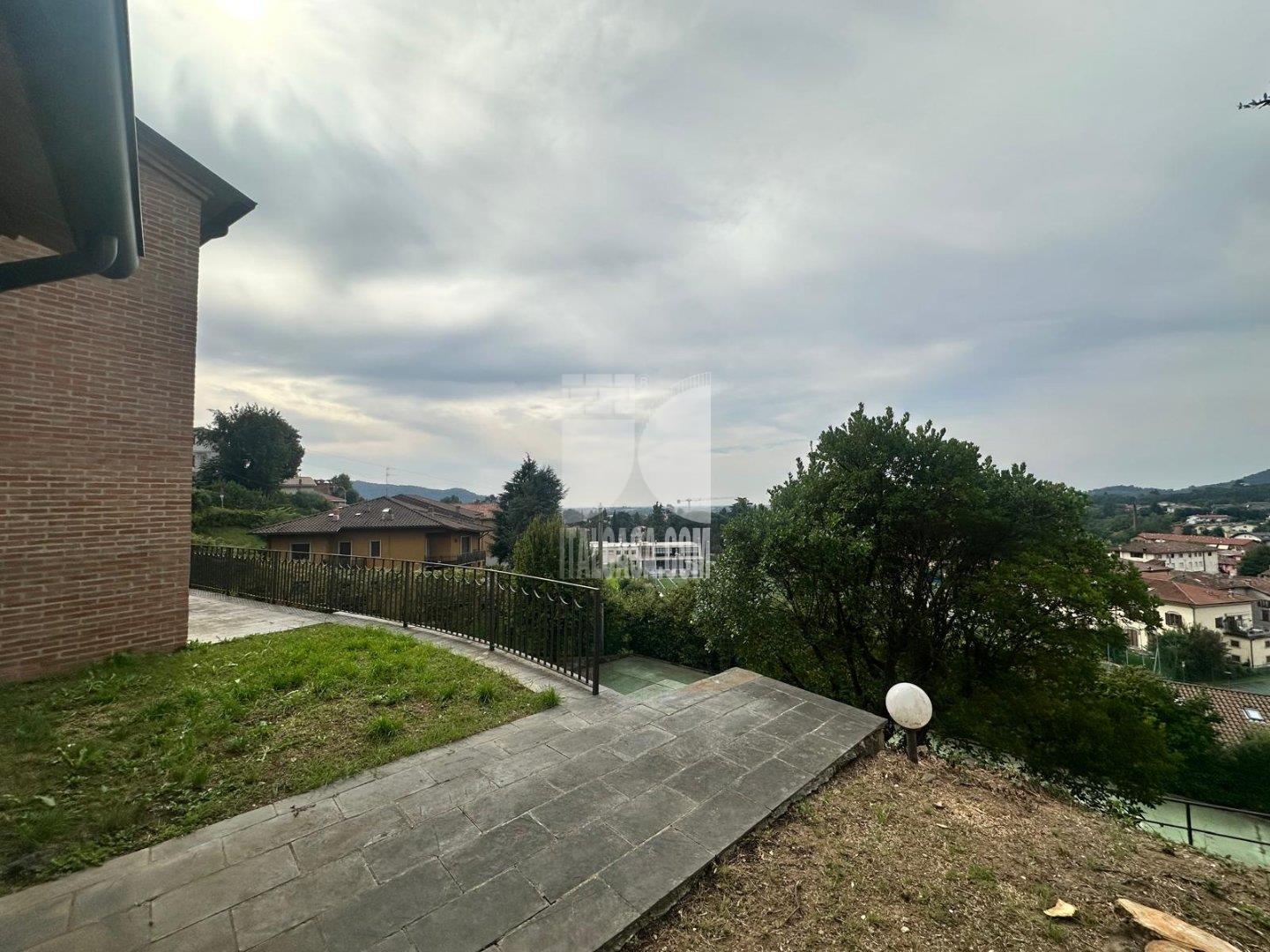 Villa Unifamiliare in vendita a Alzano Lombardo
