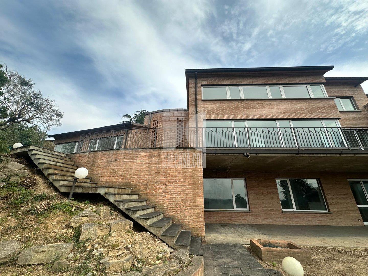 Villa Unifamiliare in vendita a Alzano Lombardo