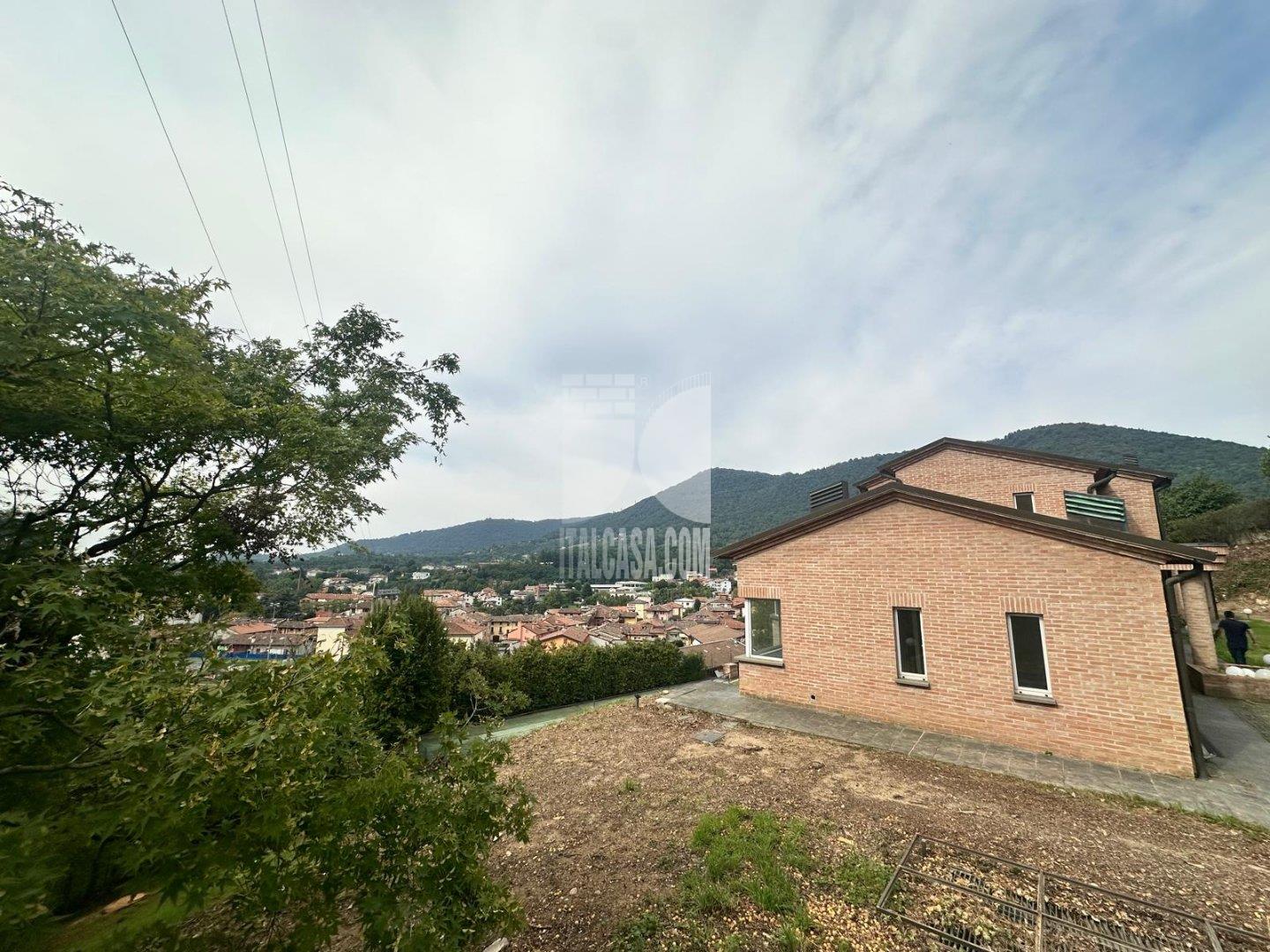 Villa Unifamiliare in vendita a Alzano Lombardo