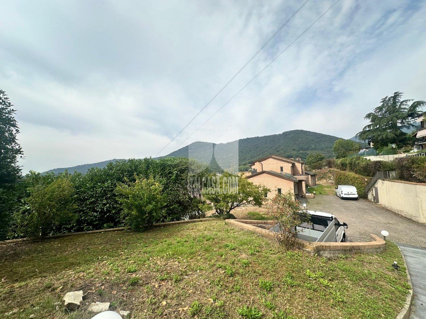 Villa Unifamiliare in vendita a Alzano Lombardo