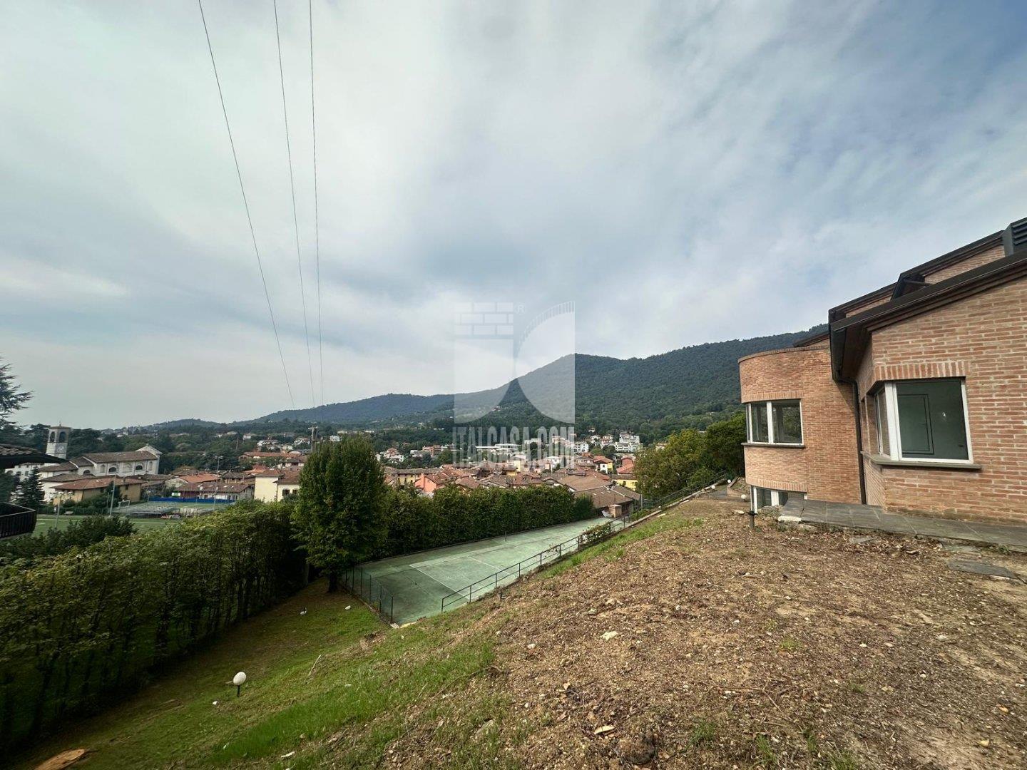 Villa Unifamiliare in vendita a Alzano Lombardo
