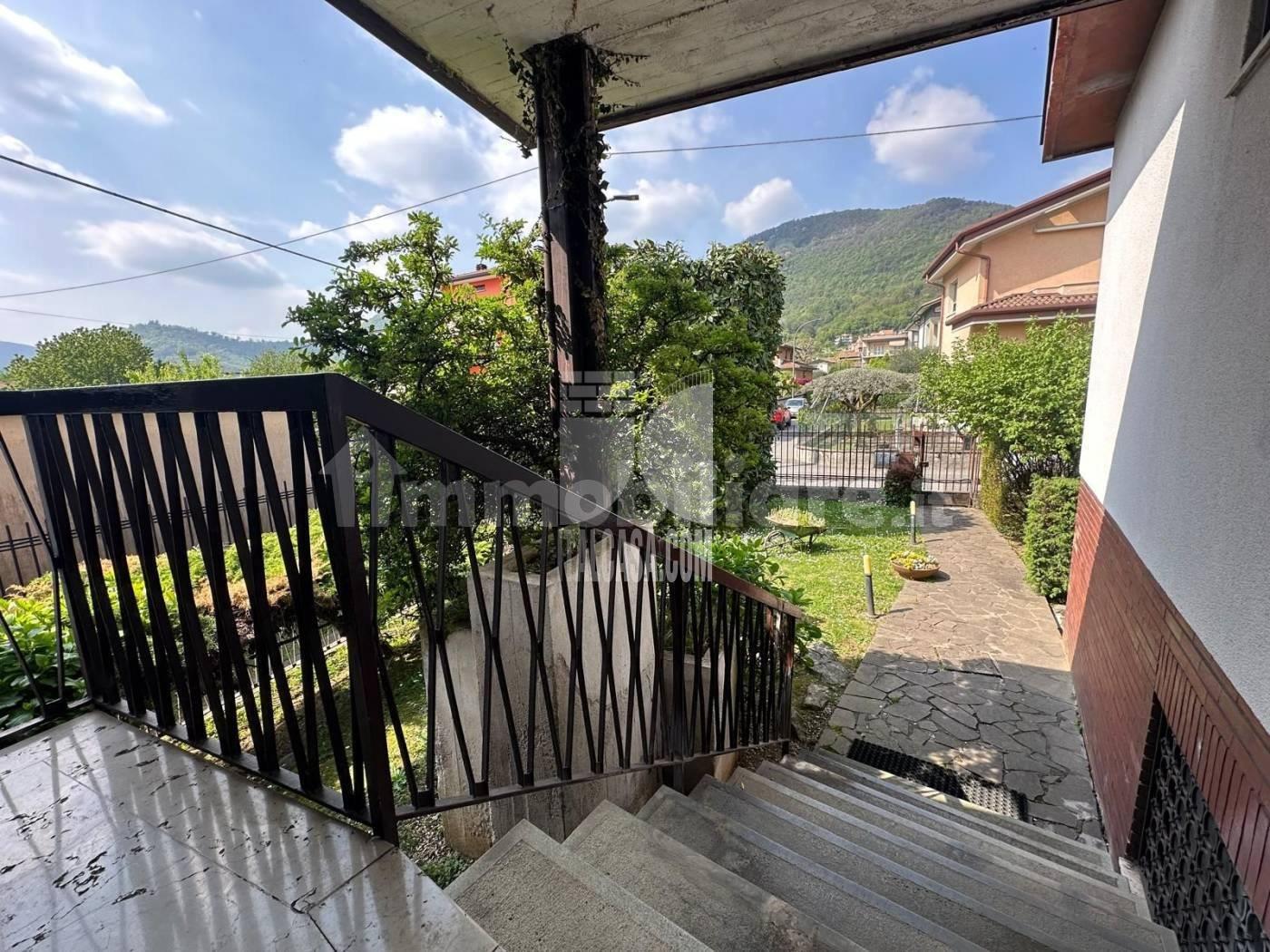 Villa Unifamiliare in vendita a Nembro