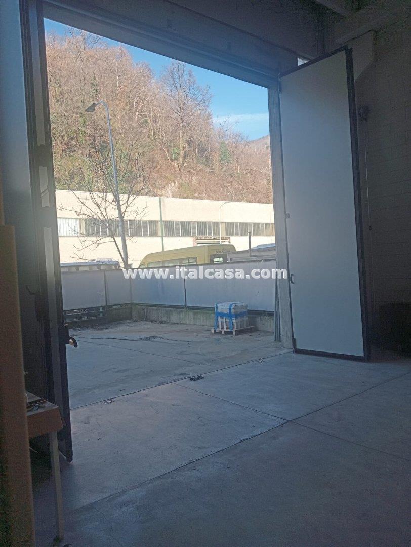 Capannone in vendita a Alzano Lombardo