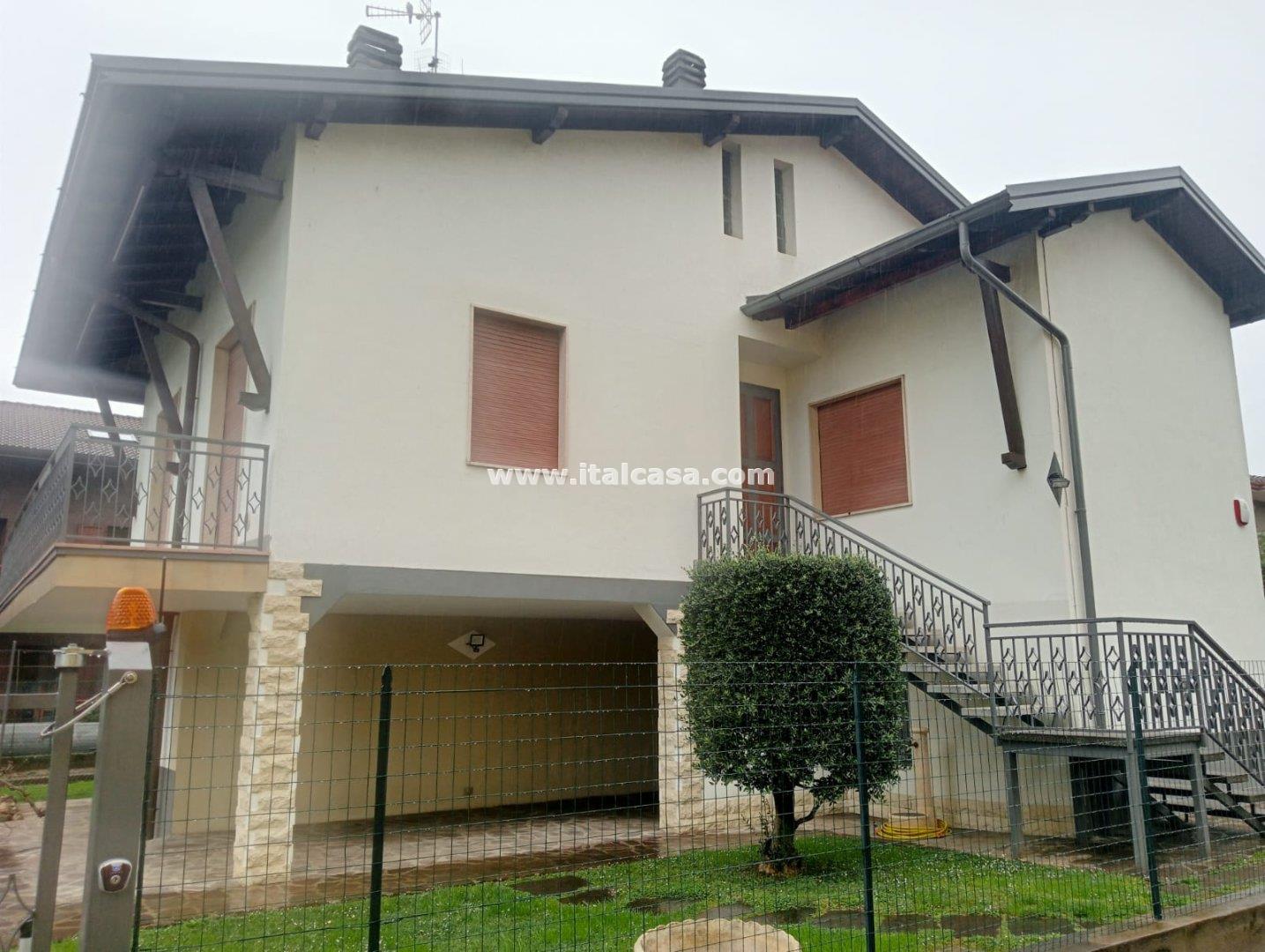 Villa Unifamiliare in vendita a Villa di Serio