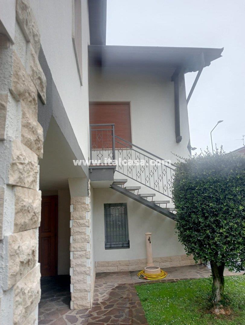 Villa Unifamiliare in vendita a Villa di Serio