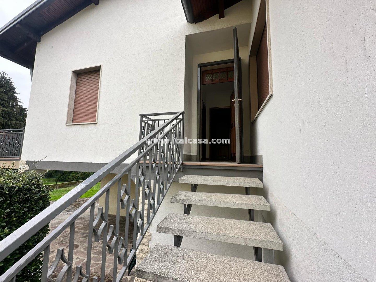 Villa Unifamiliare in vendita a Villa di Serio