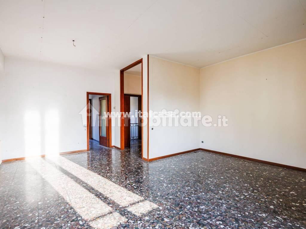 Appartamento in vendita a Alzano Lombardo