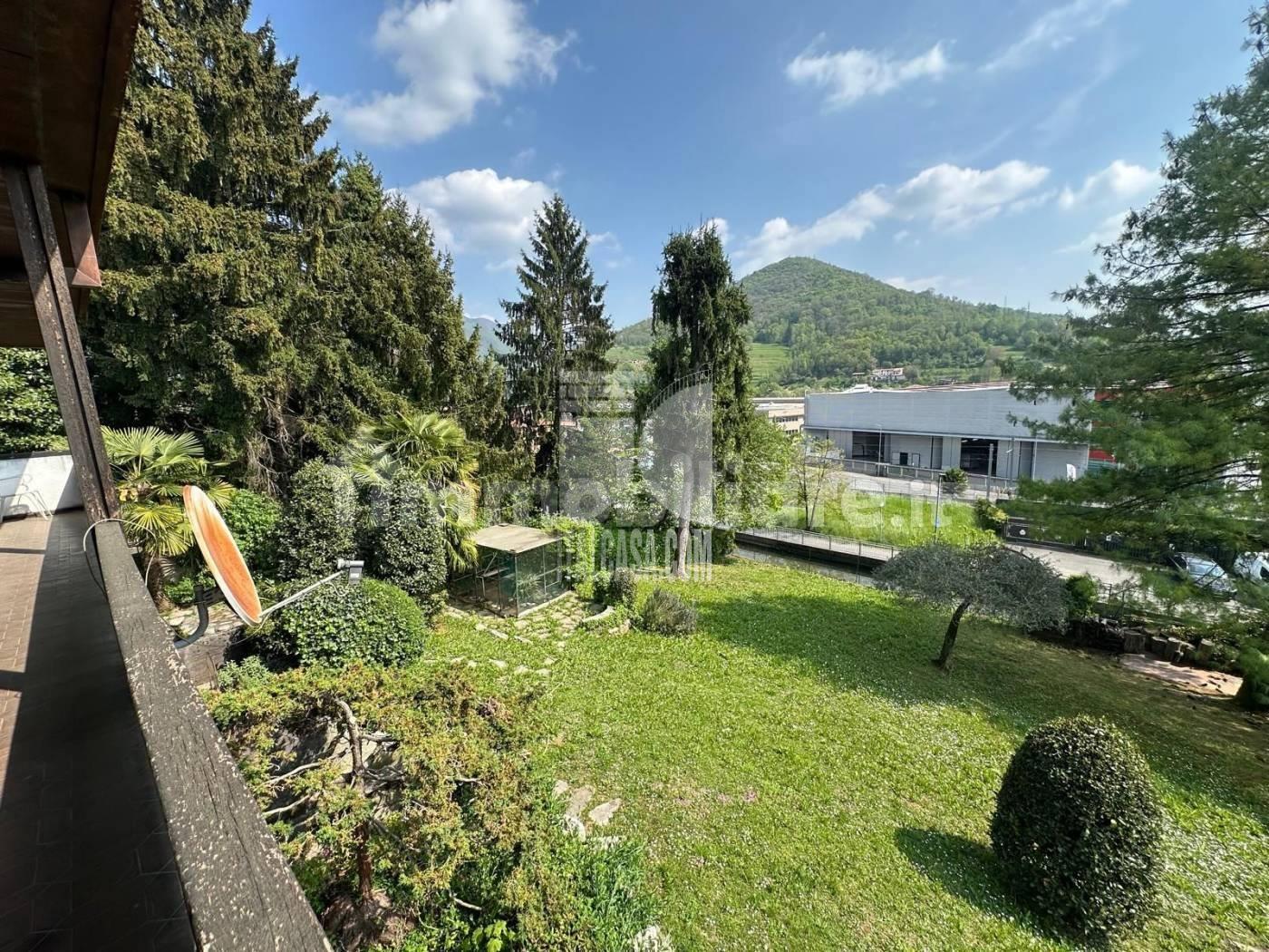 Villa Unifamiliare in vendita a Nembro