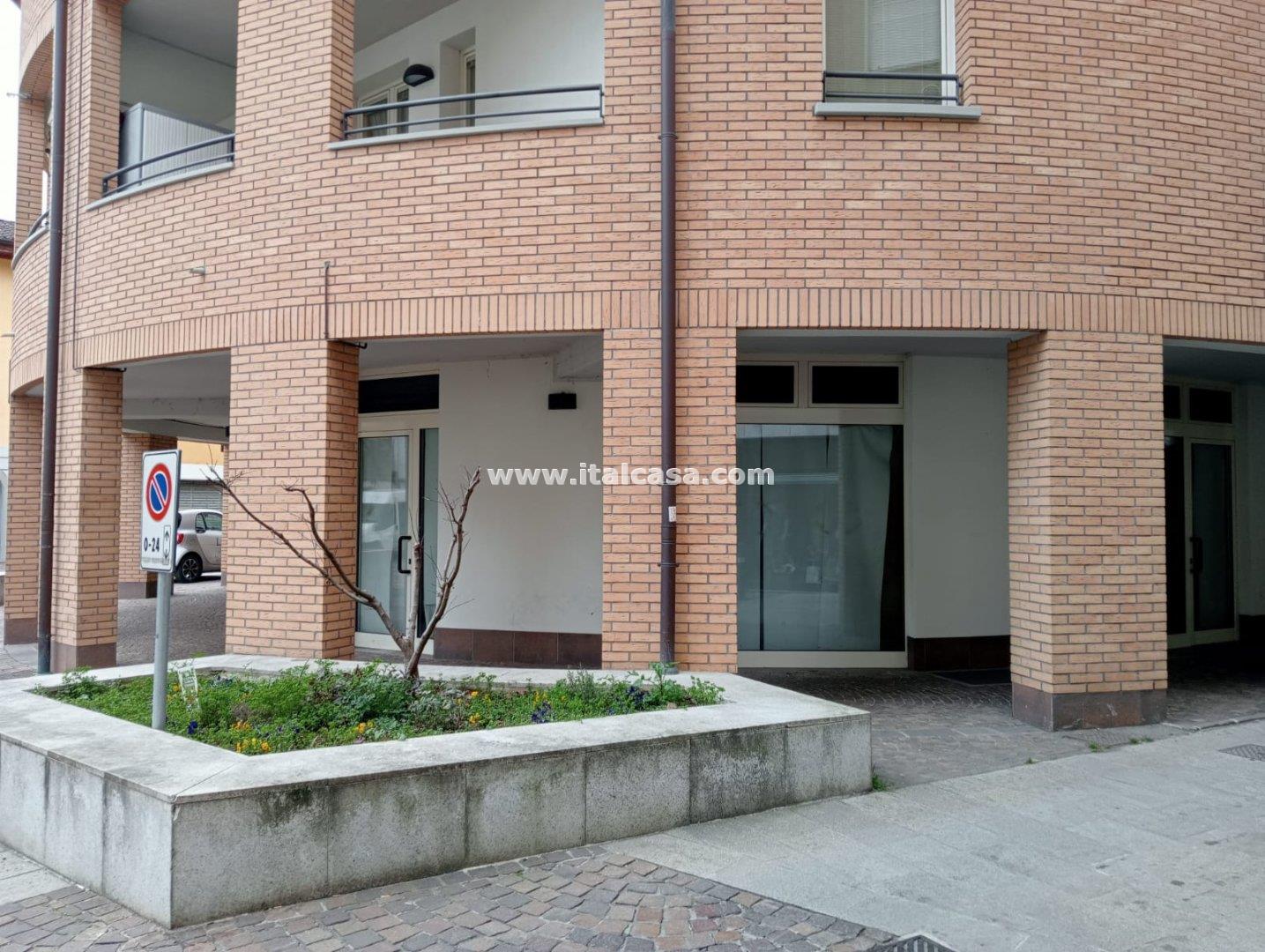 Negozio in vendita a Alzano Lombardo