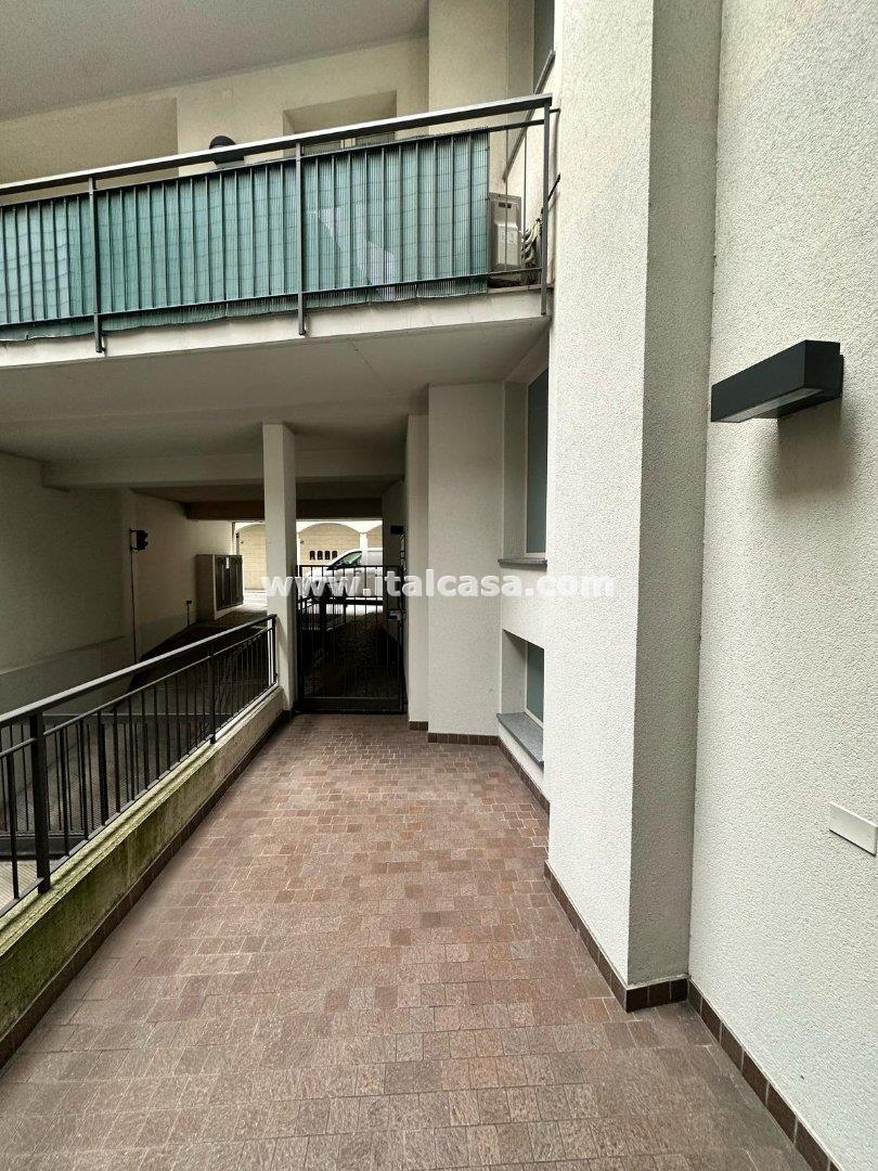 Negozio in vendita a Alzano Lombardo
