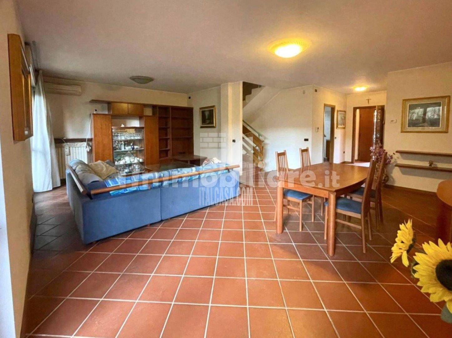 Villa a schiera in vendita a Alzano Lombardo