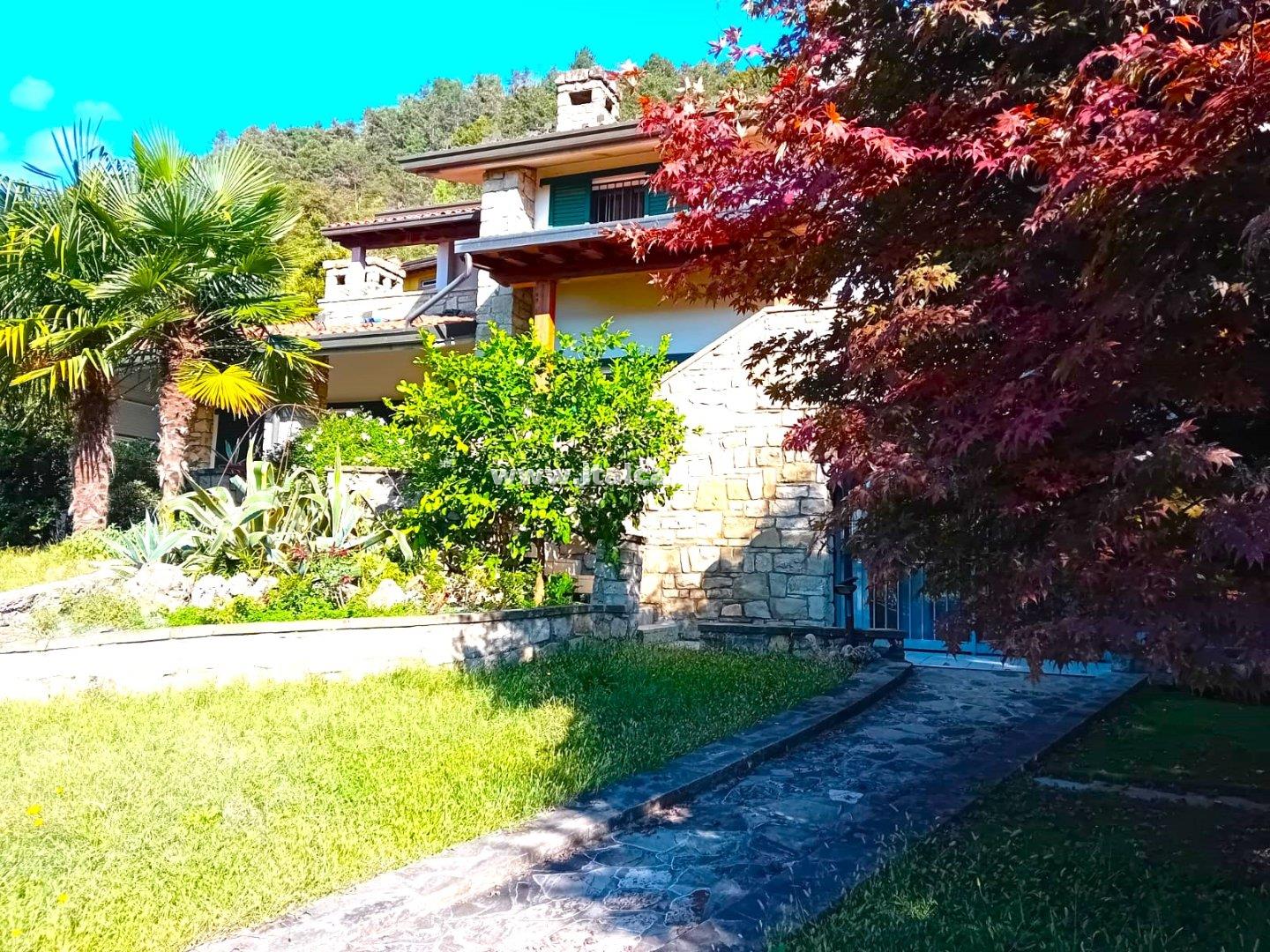 Villa Unifamiliare in vendita a Trescore Balneario