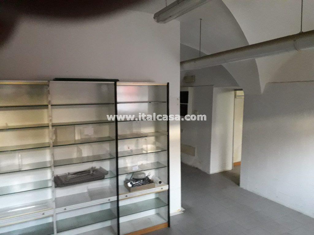 Negozio in vendita a Alzano Lombardo