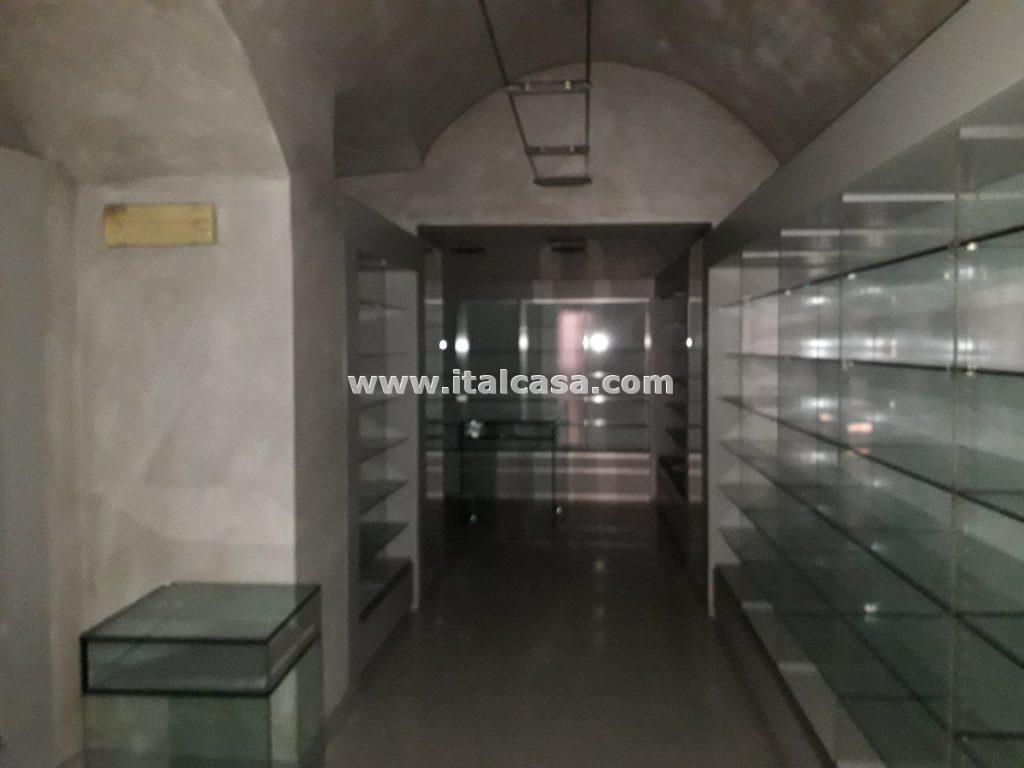Negozio in vendita a Alzano Lombardo