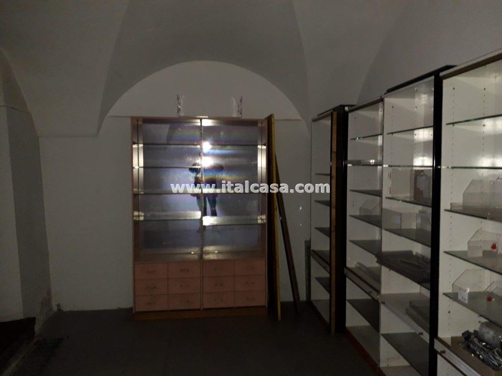 Negozio in vendita a Alzano Lombardo