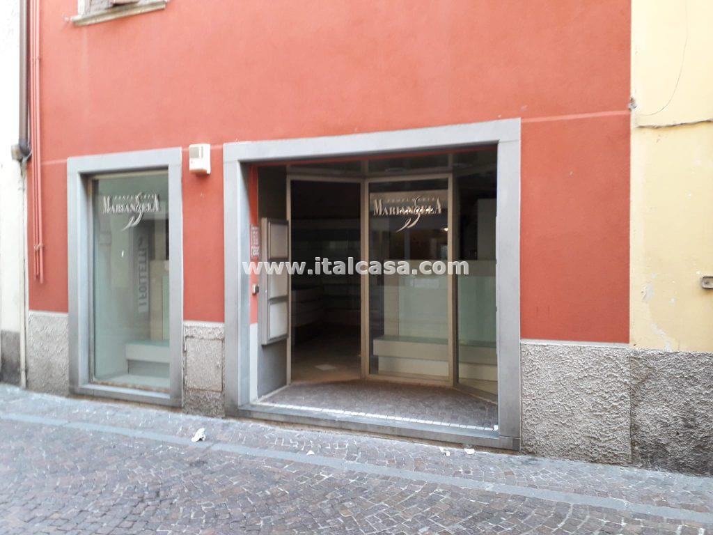 Negozio in vendita a Alzano Lombardo