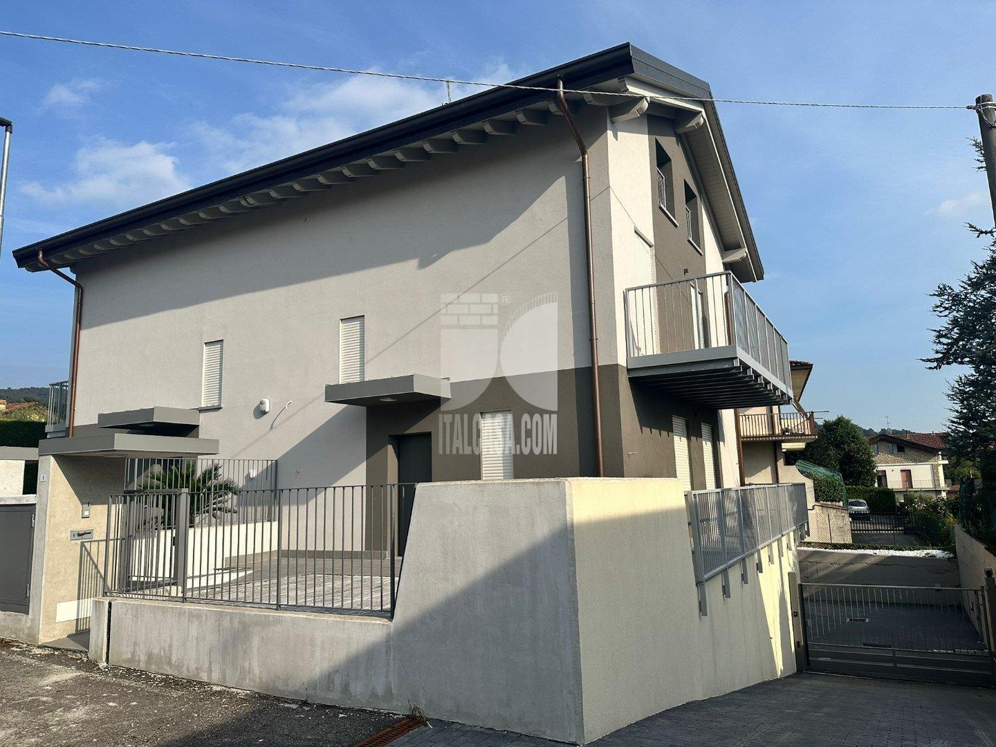Villa Bifamiliare in vendita a Sorisole