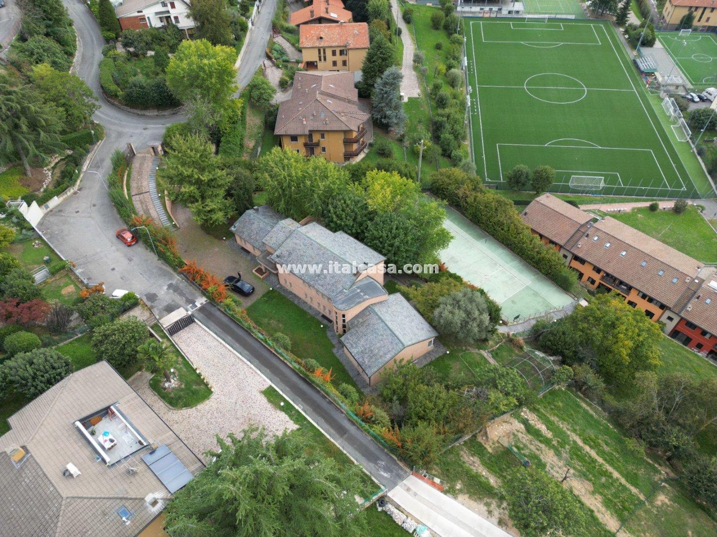 Villa Unifamiliare in vendita a Alzano Lombardo