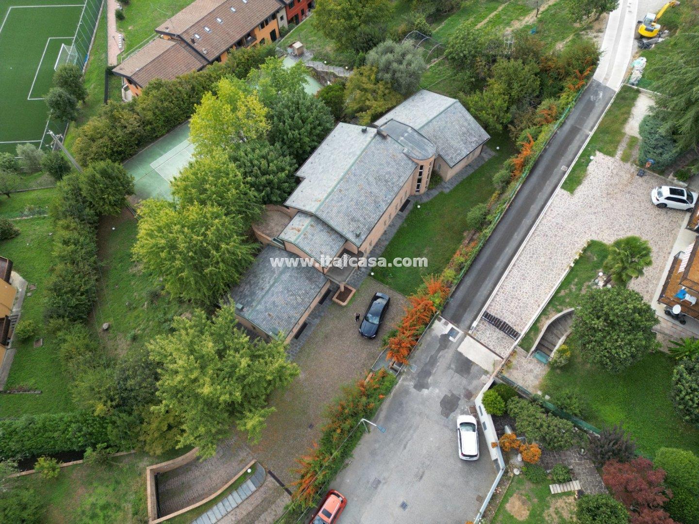 Villa Unifamiliare in vendita a Alzano Lombardo