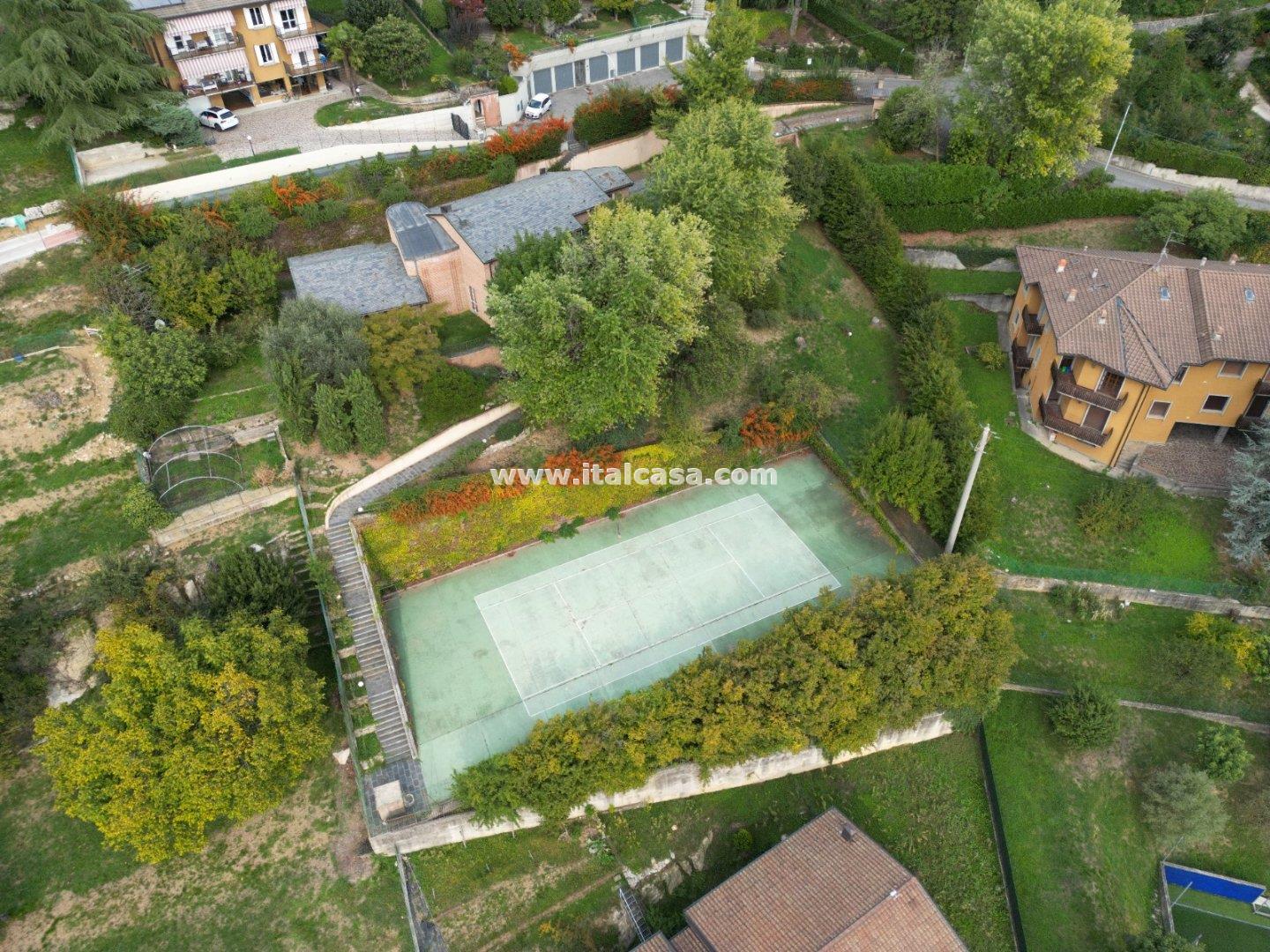 Villa Unifamiliare in vendita a Alzano Lombardo
