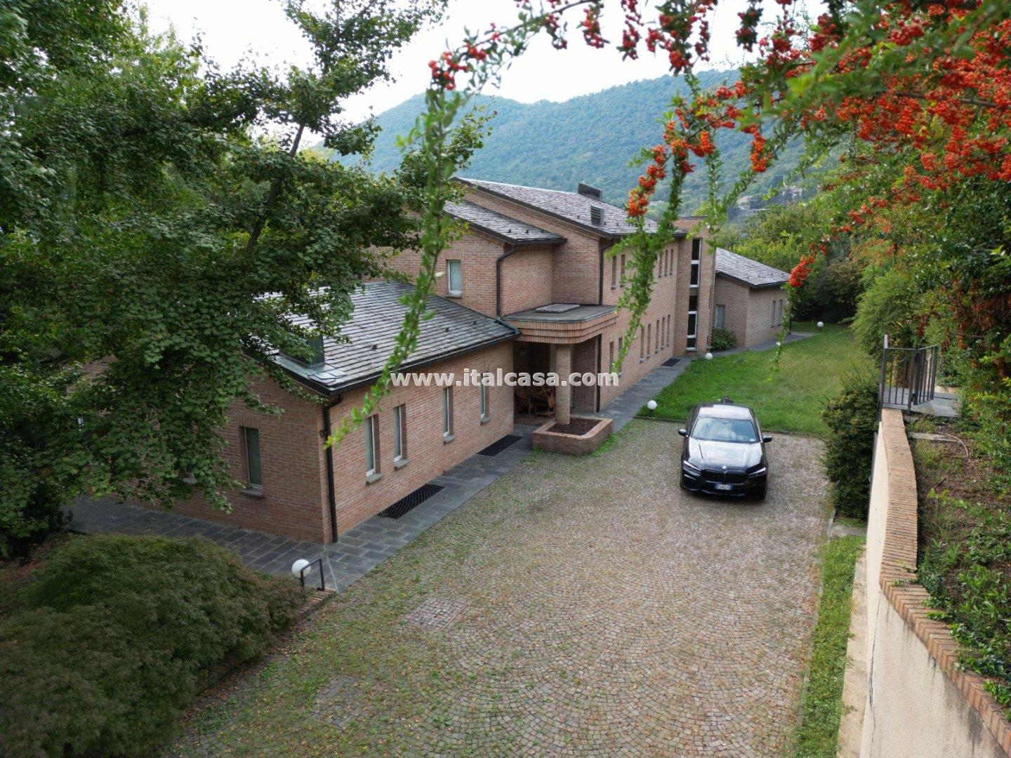 Villa Unifamiliare in vendita a Alzano Lombardo